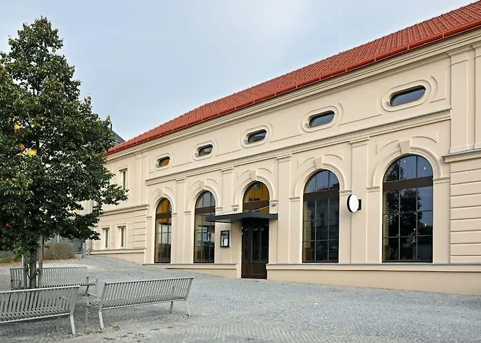 U Metra, 4 Hoste, Parking Free, Blizko O2 Arena