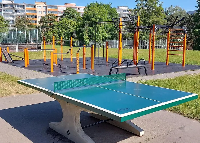 U Metra, 4 Hoste, Parking Free, Blizko O2 Arena