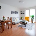 Daire U Metra, 4 Hoste, Parking Free, Blizko O2 Arena