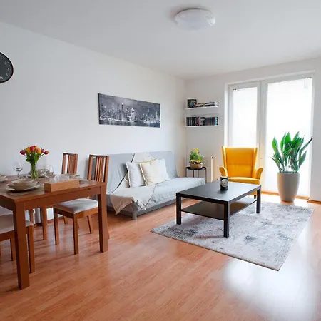 Apartamento U Metra, 4 Hoste, Parking Free, Blizko O2 Arena