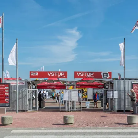 U Metra, 4 Hoste, Parking Free, Blizko O2 Arena