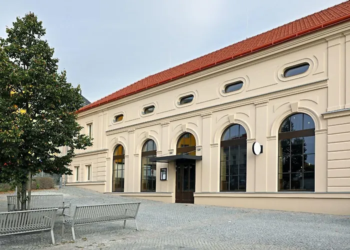 U Metra, 4 Hoste, Parking Free, Blizko O2 Arena