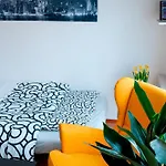 U Metra, 4 Hoste, Parking Free, Blizko O2 Arena