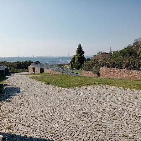Apartment U Metra, 4 Hoste, Parking Free, Blizko O2 Arena Prag