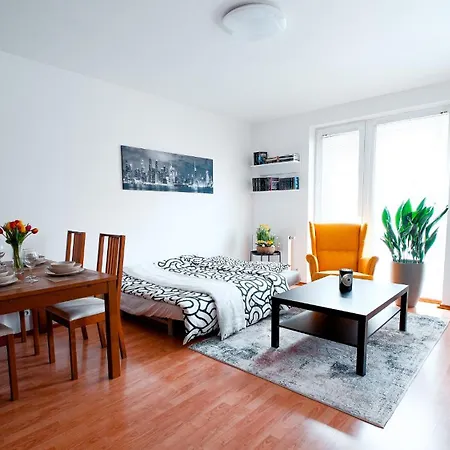 Apartamento U Metra, 4 Hoste, Parking Free, Blizko O2 Arena Praga