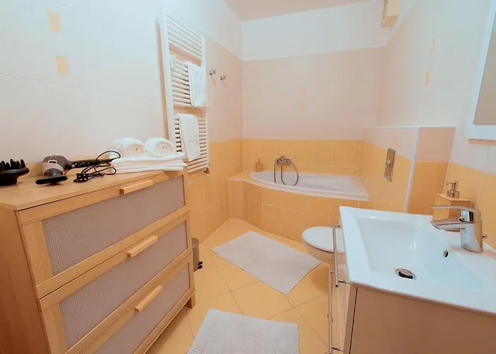 U Metra, 4 Hoste, Parking Free, Blizko O2 Arena Apartment